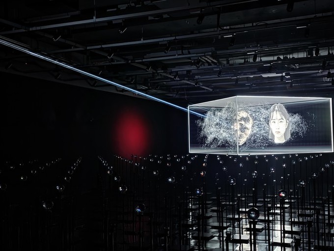 [NT:뷰] 114개의 크리스털, 감...